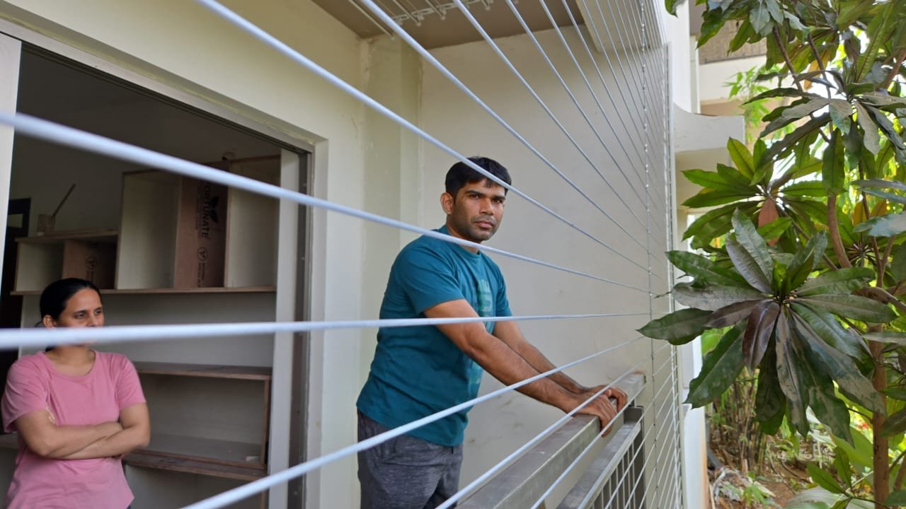 Invisible grill window installation