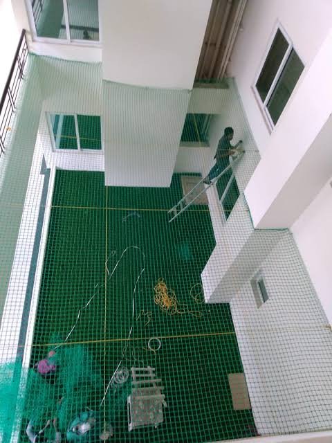 Building covering nets installation