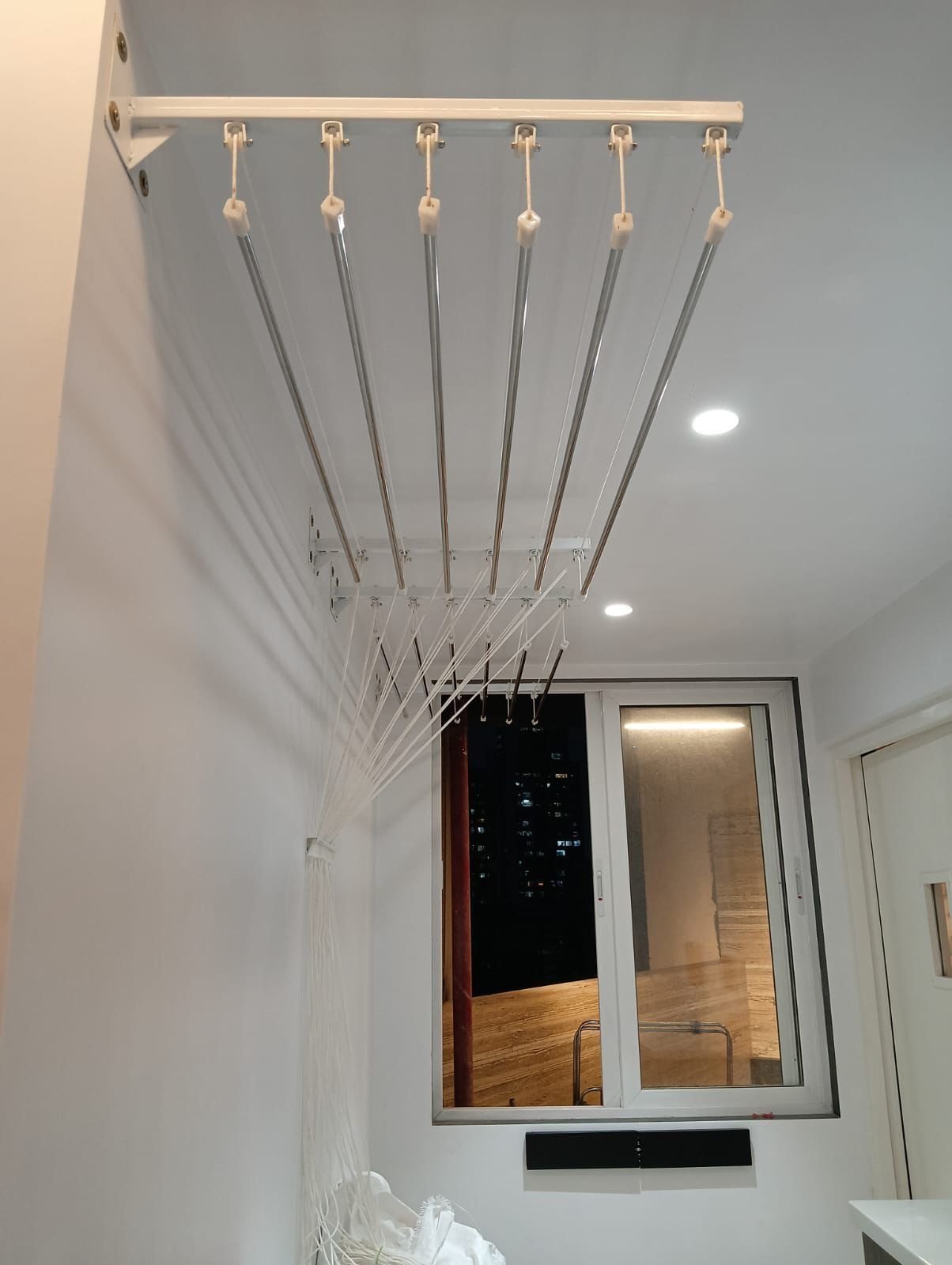 Space saving cloth hanger